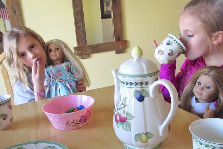 Tea party of the dolls